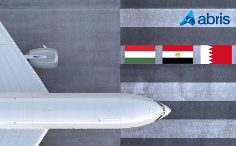 A plane with the ABRIS logo and the flags of Hungary, Egypt and Bahrein, representing the parties of the Business Forums